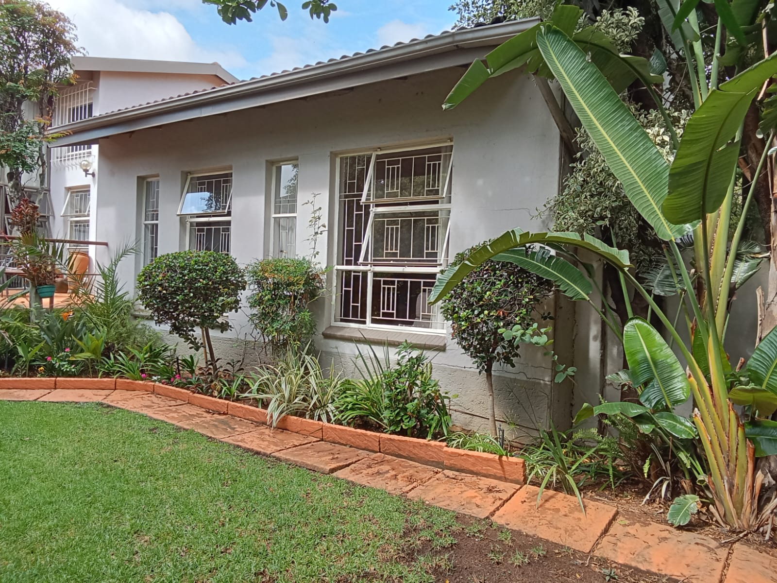 – SOLD – SANDOWN – SANDTON