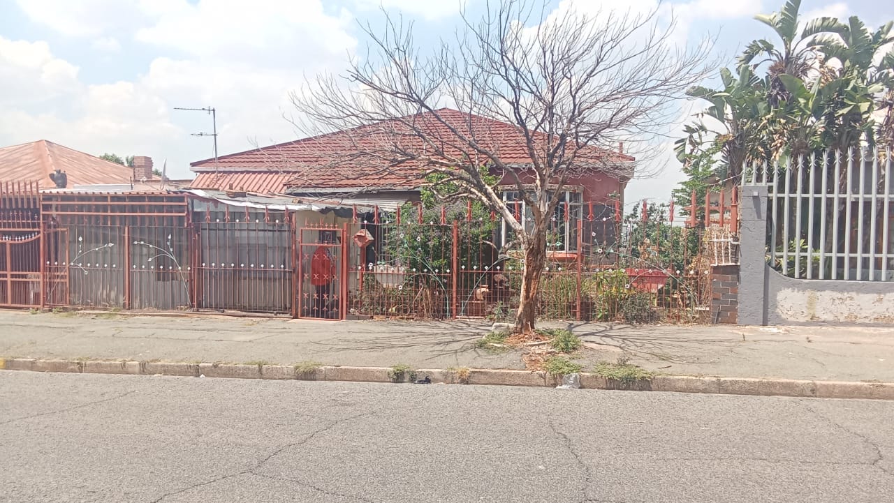 – OFFER ACCEPTED – MAYFAIR WEST